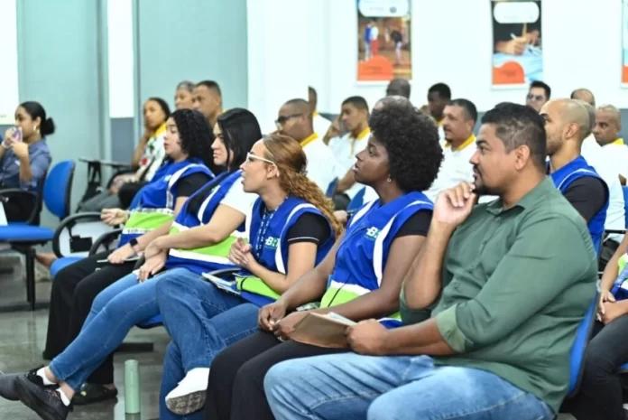 Salvador capacita 600 profissionais do transporte para melhorar atendimento a pessoas com deficiência Prefeitura capacita 600 profissionais do transporte publico com foco em acessibilidade e atendimento humanizado 696x465 1