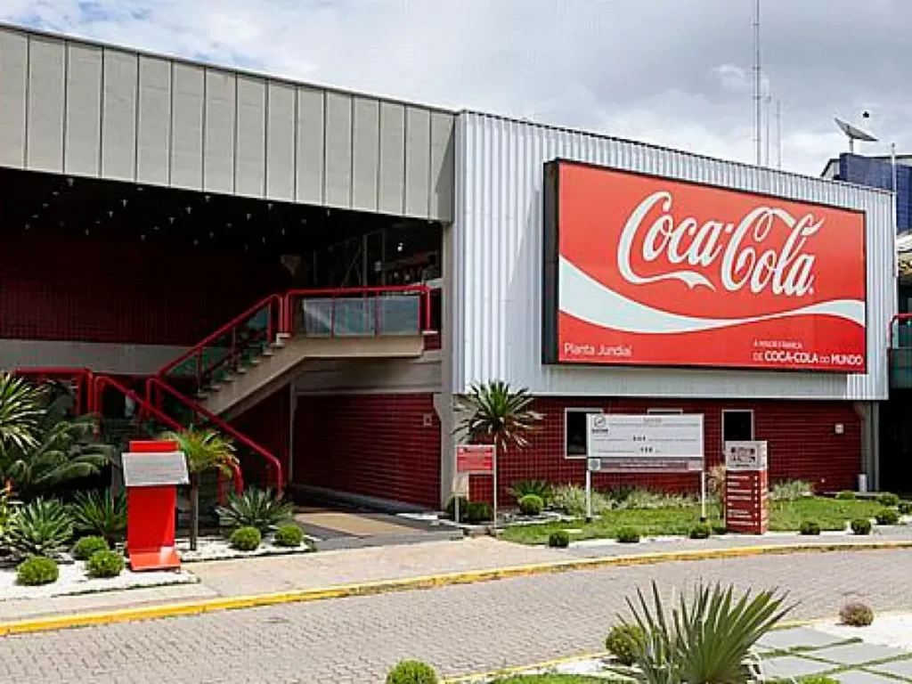 Coca-Cola abre vaga na Bahia com salário de R$ 7,5 mil; veja quem pode se candidatar fabrica da coca cola 2961261 article
