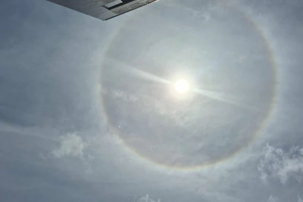 Halo solar chama atenção e transforma céu de Salvador em espetáculo nesta sexta-feira (VÍDEO) fenomeno raro aparece no ceu de salvador nesta sexta feira 25 3428755 article