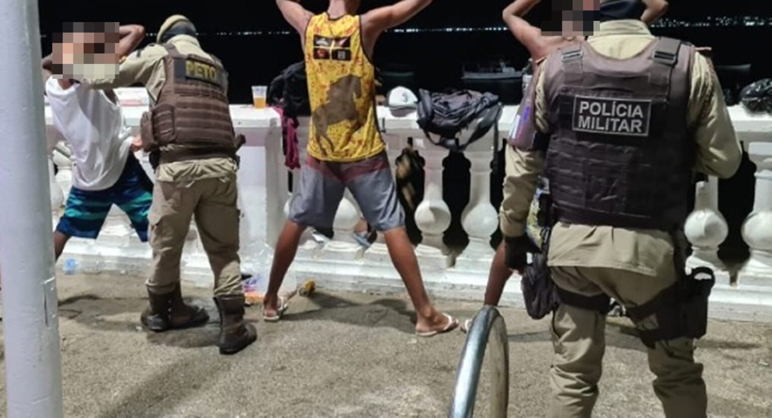 ATAQUE E PÂNICO: homem invade comércio com faca e faz funcionária refém na Barra homem ameaca tirar a vida de funcionaria de bar na0133710300202609060809