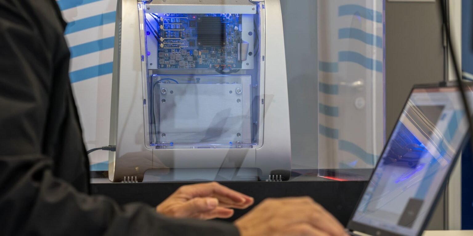 Novo computador quântico educacional passa a ser usado no Senai j 0022 26 230726 4 3