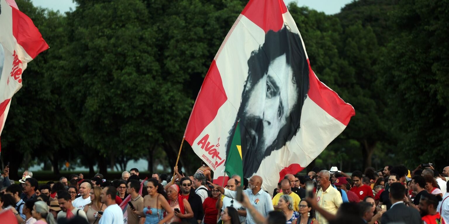 Lula e eleitores idosos se emocionam em “festa de aniversário” 0d7a1700.jpg