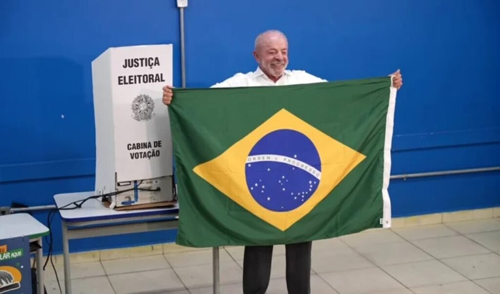 LULA VOTA EM SÃO BERNARDO DO CAMPO E AGRADECE APOIO DOS ELEITORES NO SEGUNDO TURNO LULA VOTA EM SAO BERNARDO