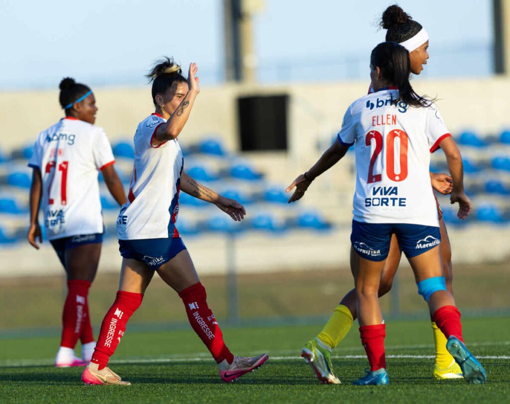 Bahia joga pela semifinal do Baiano Feminino nesta manhã; assista ao vivo bahia feminino