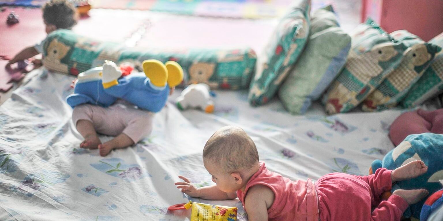 Quedas: mais de 330 mil crianças foram internadas no Brasil em 10 anos bebe01