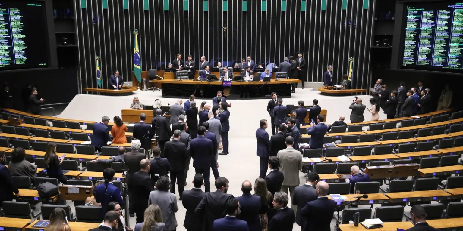 Cresce número de mulheres eleitas para o Congresso Nacional camara dos deputados votacao