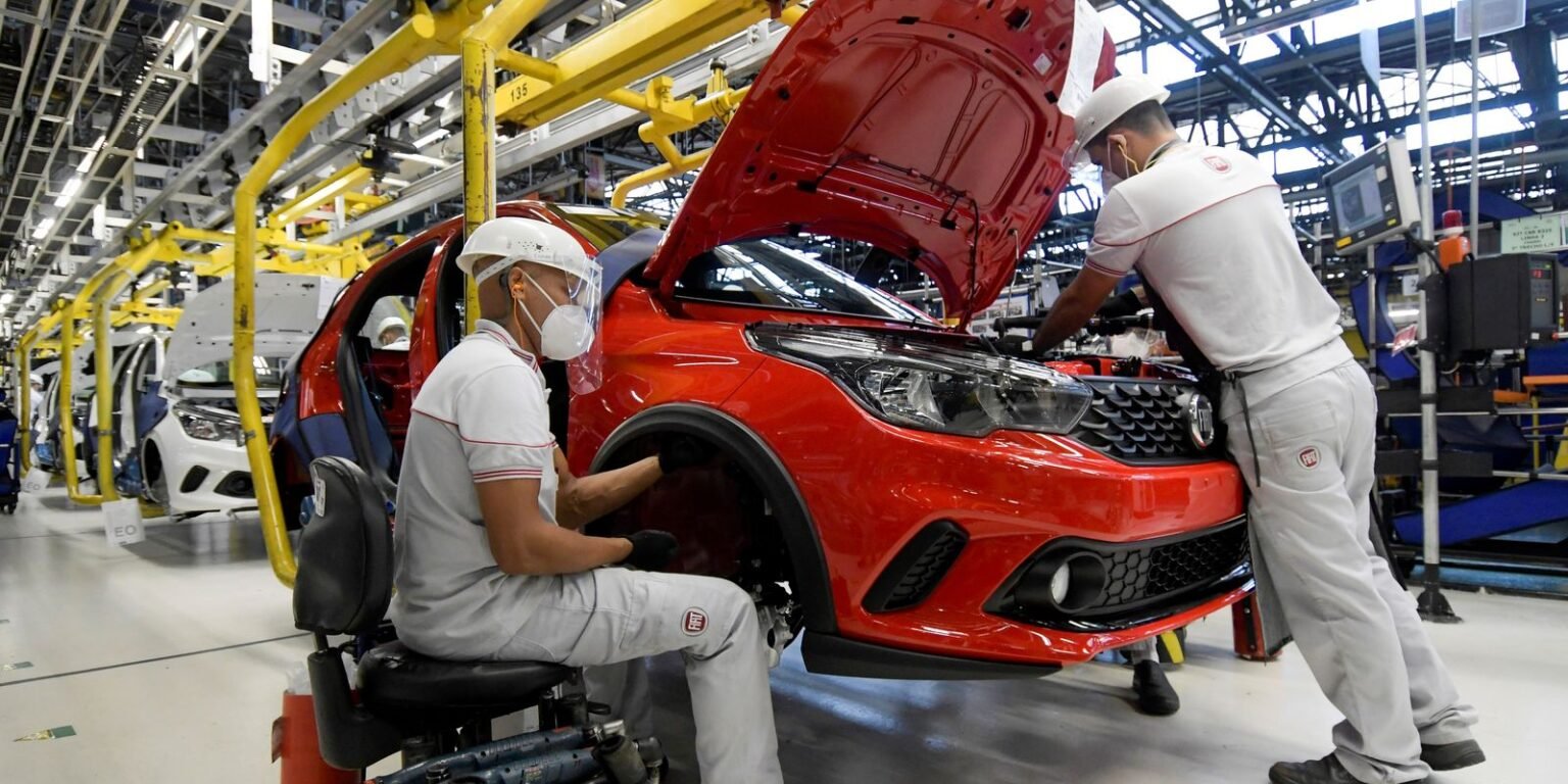 Desemprego em 5,2% no 3° trimestre é o menor para o período desde 2012 coronavirus industria automobilistica fabrica2005200371
