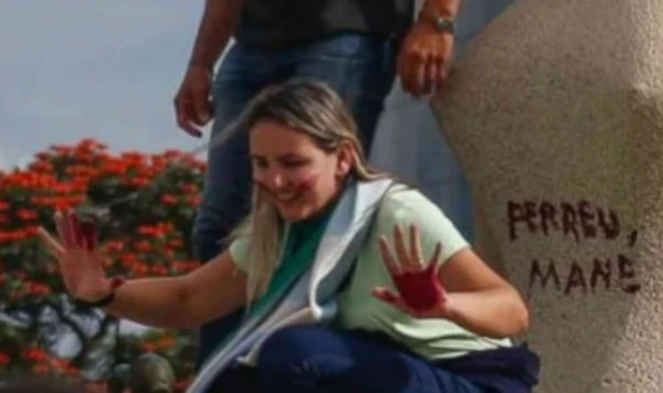 Passando frio e sem conseguir comer’: Débora do Batom relata dias na prisão debora do batom escreveu perdeu mane em estatua 3049512 article