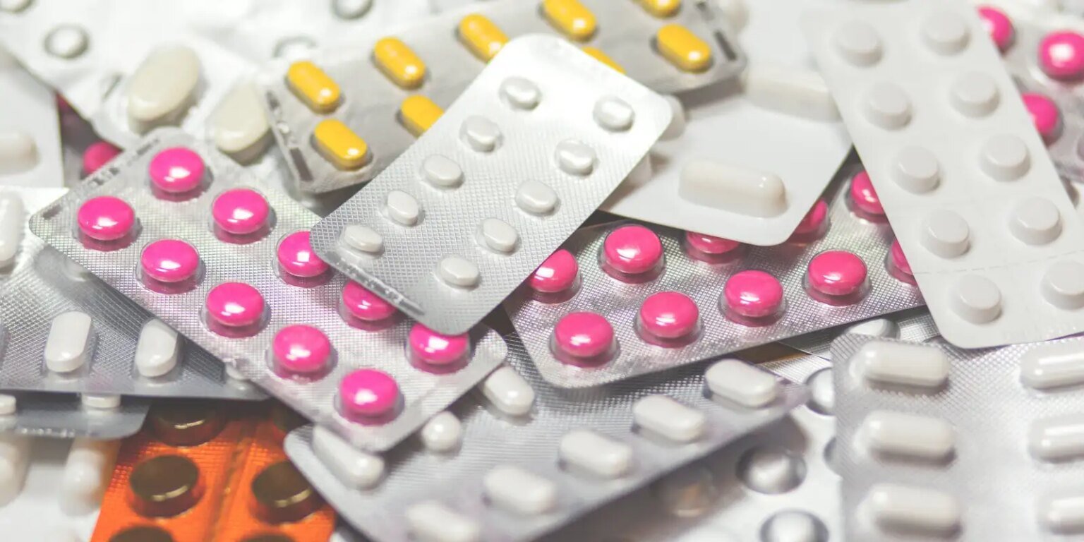 Anvisa proíbe lotes de medicamento para tratar câncer farmacia medicamentos 01