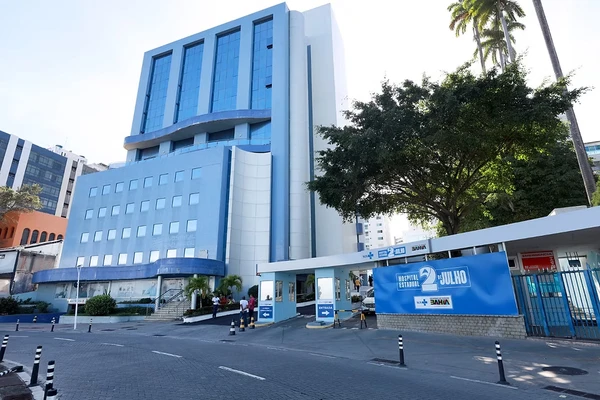 Médicos estão sem receber salários desde julho e cobram solução na Bahia hospital 2 de julho 3464343 article