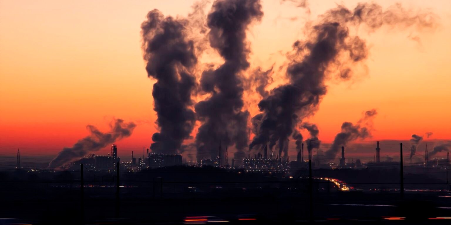 Super-ricos geram mais poluição e lucram com desastres climáticos industry aa 1752876