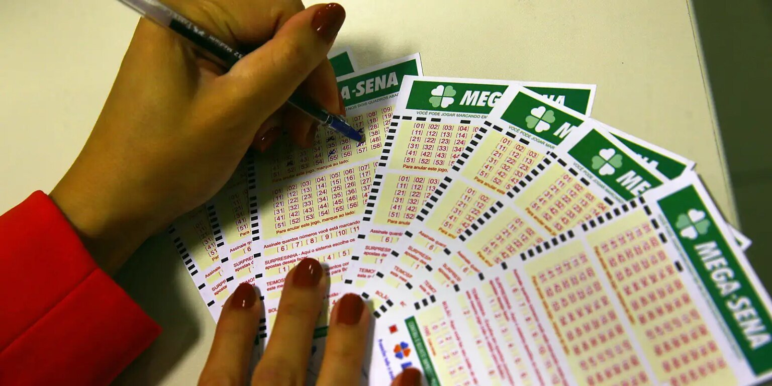 Mega-Sena acumula para R$ 112 milhões; confira os números sorteados mega sena 111220202168