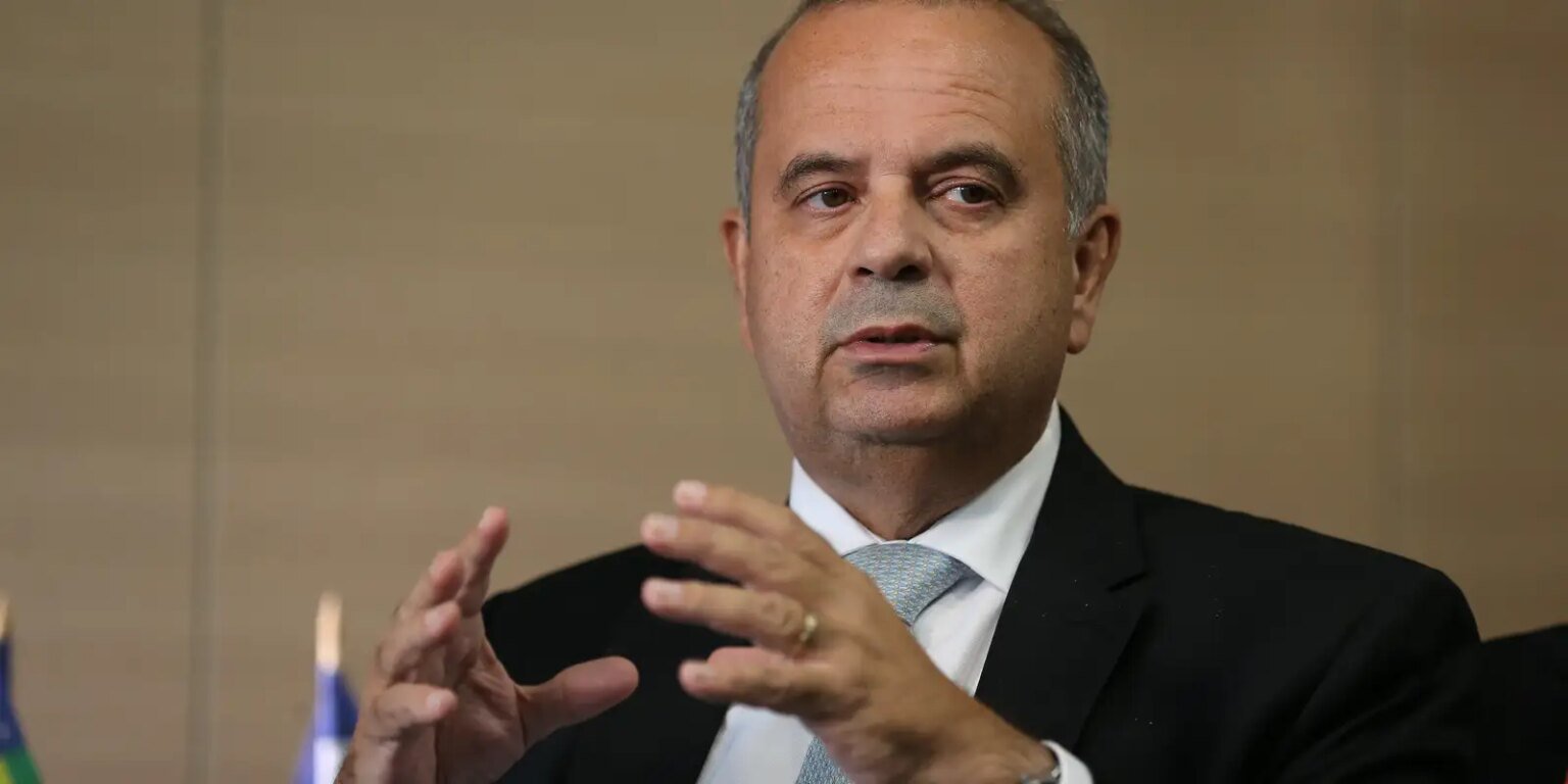 Coordenador de campanha se diz surpreso com fuga de Flávio rogerio marinho ministro do desenvolvimento regional jfcrz abr 2012215424